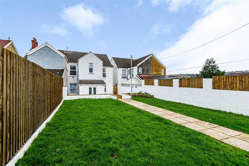 Torrington Road, Gendros, Swansea 4 bed semidetached house £230,000