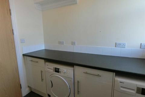 2 bedroom apartment to rent, Trinity Street, Huddersfield