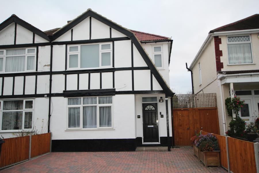 Berkeley Road, Kingsbury, London NW9 9DG 1 bed flat £1,200 pcm (£277 pw)