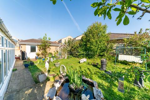 3 bedroom detached bungalow for sale, Leith Court, Dewsbury