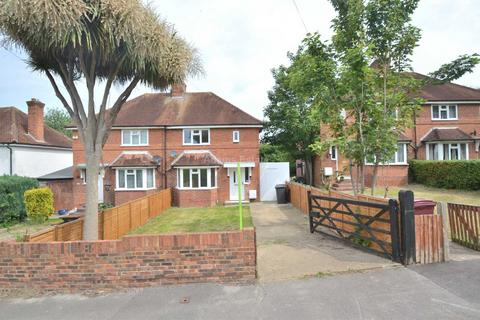 3 bedroom semi-detached house to rent, Cressingham Road, Reading