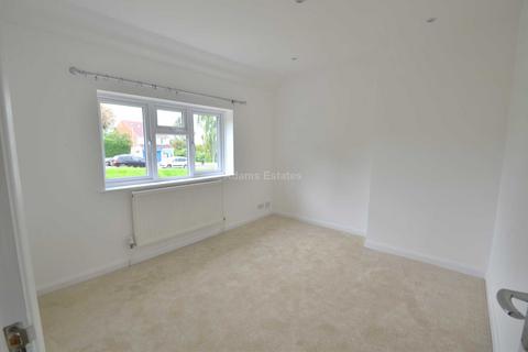 3 bedroom semi-detached house to rent, Cressingham Road, Reading