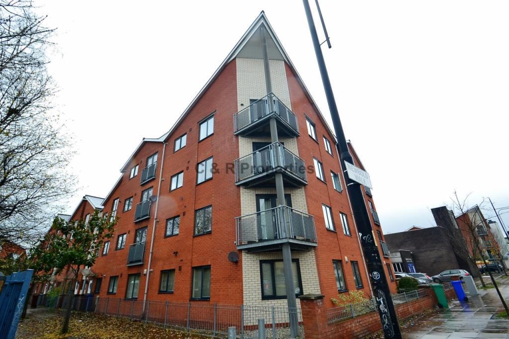 Stretford Road, Hulme, Manchester. M15 6HE 3 bed apartment £1,400 pcm