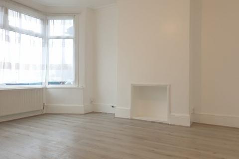 4 bedroom terraced house to rent, Oakleigh Road South, Arnos Grove