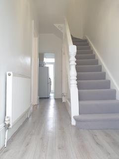 4 bedroom terraced house to rent, Oakleigh Road South, Arnos Grove