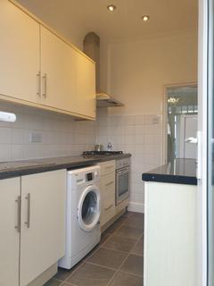 4 bedroom terraced house to rent, Oakleigh Road South, Arnos Grove