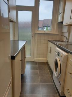 4 bedroom terraced house to rent, Oakleigh Road South, Arnos Grove