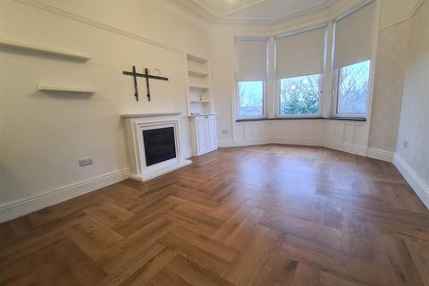 2 bedroom apartment to rent, Bellwood Street, Shawlands, Glasgow