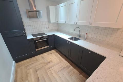 2 bedroom apartment to rent, Bellwood Street, Shawlands, Glasgow