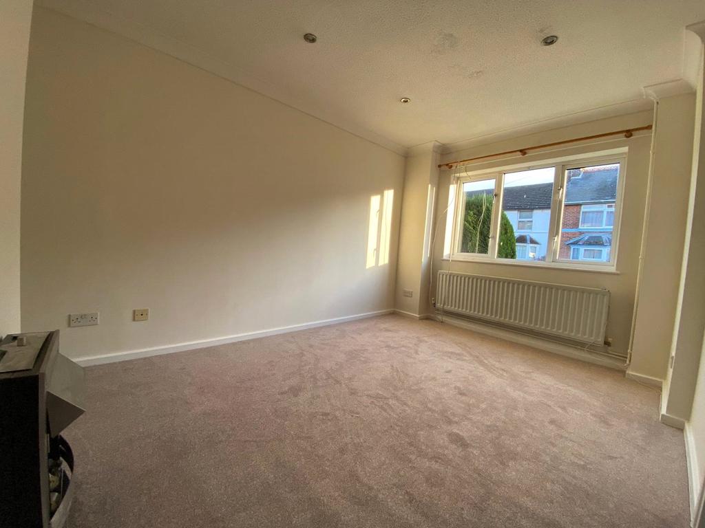 Cudworth Road, Willesborough, Ashford, Kent, TN24 3 bed semidetached