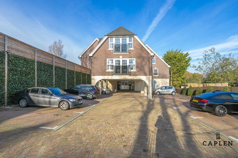 Station Way, Buckhurst Hill 2 bed apartment £490,000