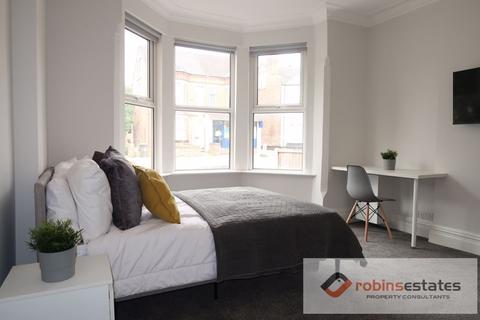 6 bedroom terraced house to rent - Queens Road, Nottingham
