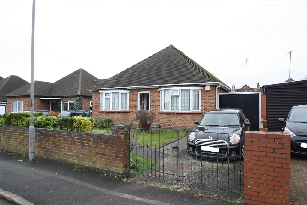 Brooklands Road, Bletchley, Milton Keynes 3 bed detached bungalow £400,000