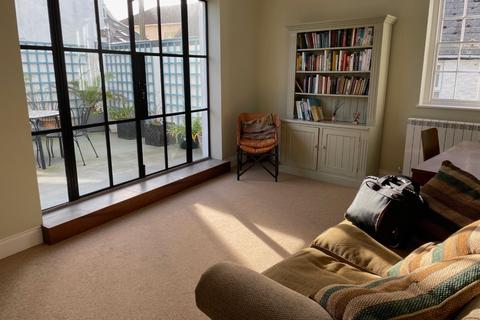 5 bedroom end of terrace house for sale - High Street, Alderney