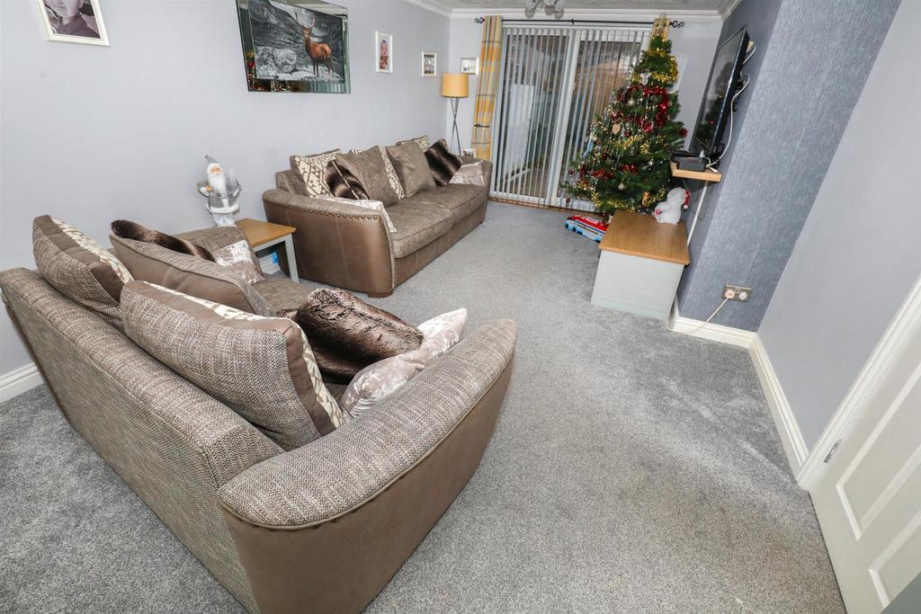 Buchan Path, Glenrothes 3 bed end of terrace house £147,000