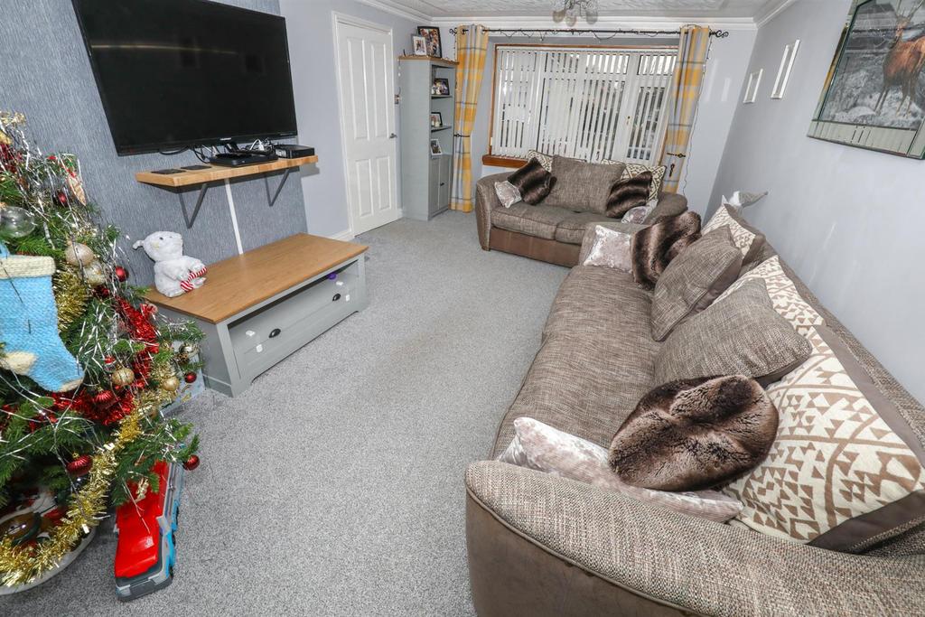 Buchan Path, Glenrothes 3 bed end of terrace house £147,000