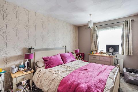 98 Greenacres, Oxted, RH8 0PB
