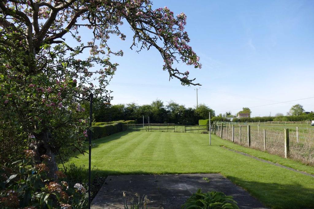 Little End, Holme On Spalding Moor 2 bed end of terrace house £500