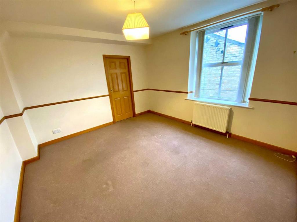 St Philips Court, Birchencliffe 2 bed flat £70,000