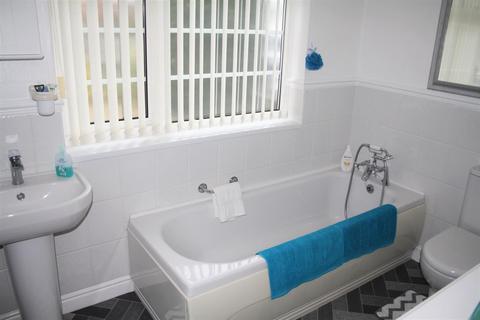 44 Burns Drive, Rhyl, LL18 3BW