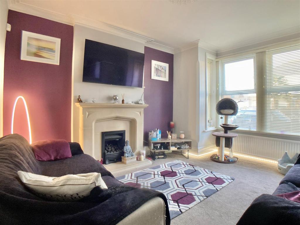 Bloomfield Road, Gloucester 4 bed semidetached house £320,000