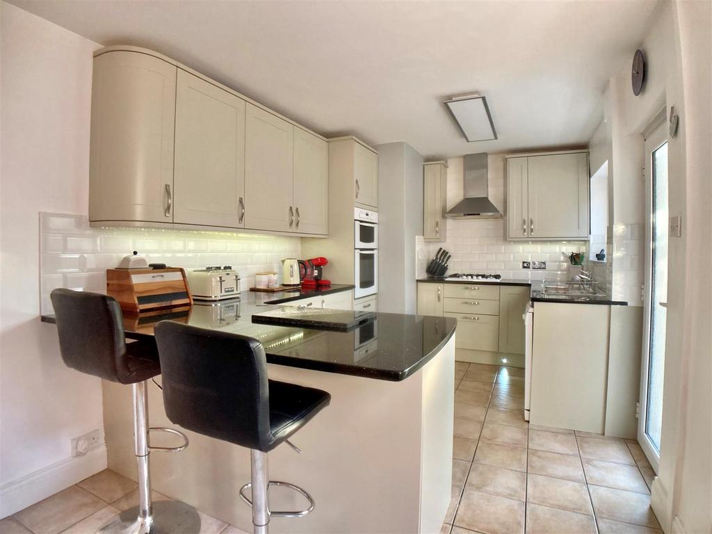 Bloomfield Road, Gloucester 4 bed semidetached house £320,000