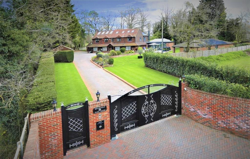 Bracknell Road, Warfield, Bracknell 6 bed detached house for sale £