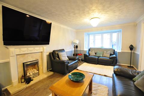 8 Amphlett Croft, Tipton, DY4 7RX