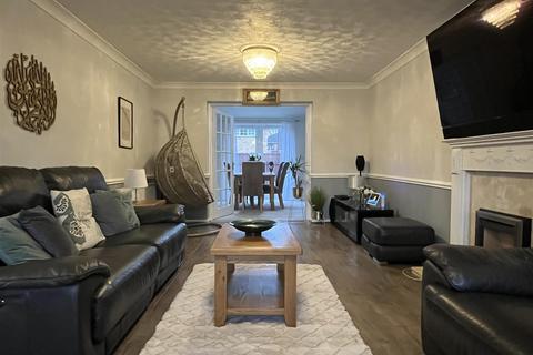 8 Amphlett Croft, Tipton, DY4 7RX