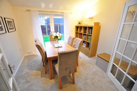 8 Amphlett Croft, Tipton, DY4 7RX