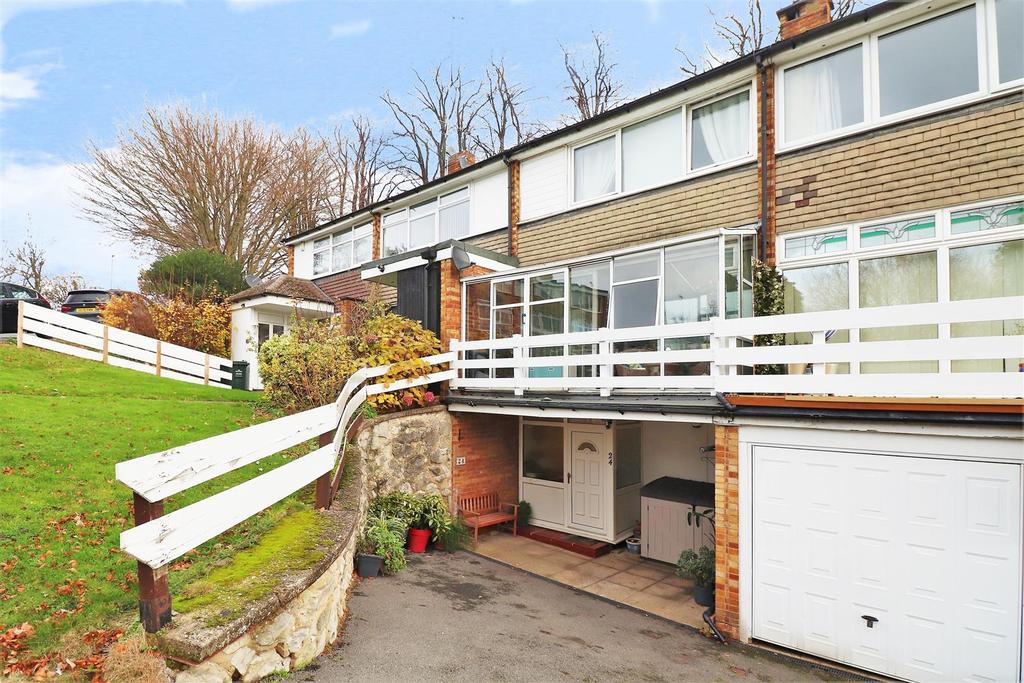 Monks Orchard, Dartford 3 bed townhouse £400,000