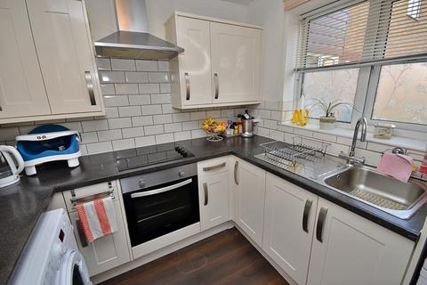 1 bedroom flat for sale - Beaufort Close, Chingford , London. E4 9XF