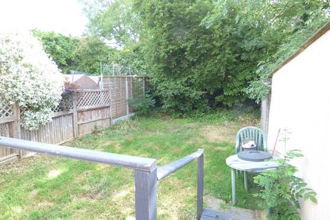 3 bedroom semi-detached house to rent, Wellbeck Drive, Basildon, SS16