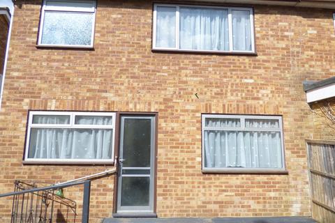 3 bedroom semi-detached house to rent, Wellbeck Drive, Basildon, SS16
