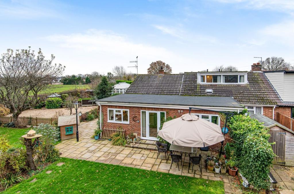 Tudor Close, Bromham, Bedford 4 bed bungalow £500,000