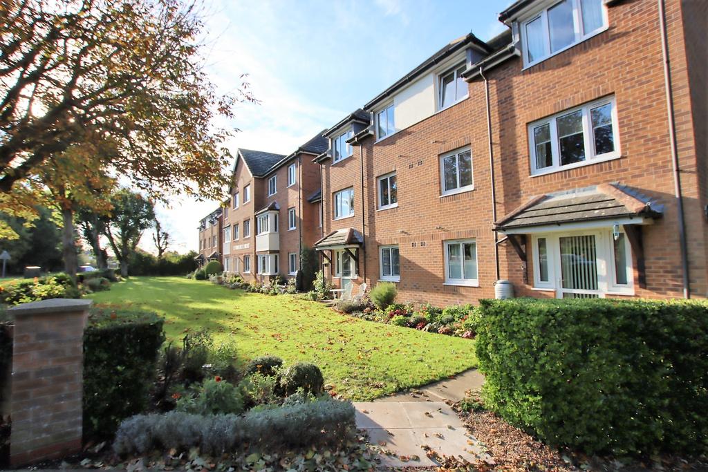 Lyndhurst Court, Hunstanton 2 bed ground floor flat £125,000