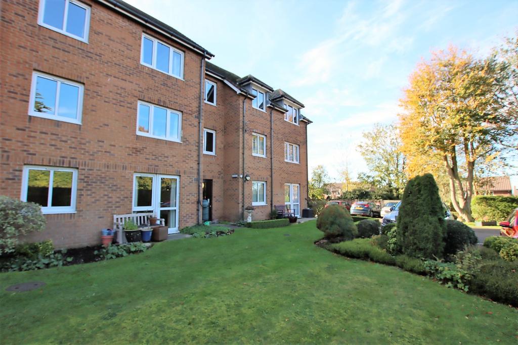 Lyndhurst Court, Hunstanton 2 bed ground floor flat £125,000