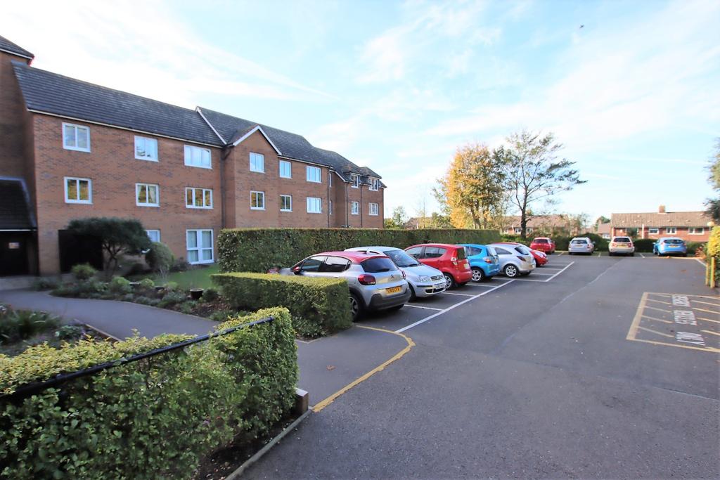 Lyndhurst Court, Hunstanton 2 bed ground floor flat £125,000