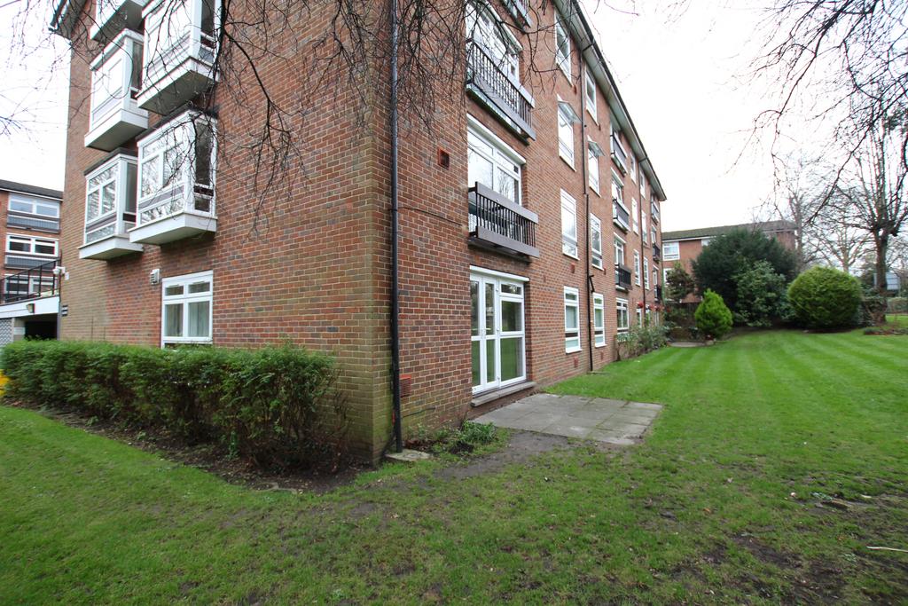 Maresfield, Croydon CR0 2 bed ground floor flat for sale £300,000