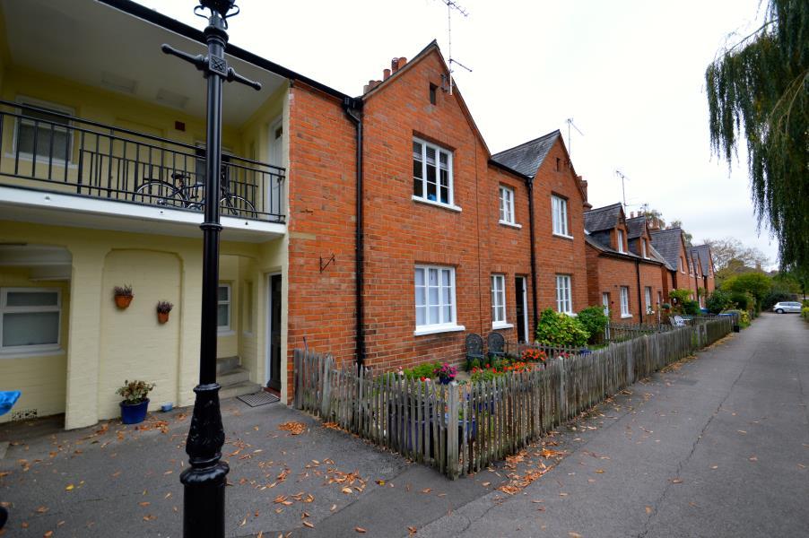 Prince Consort Cottages 2 bed apartment £355,000