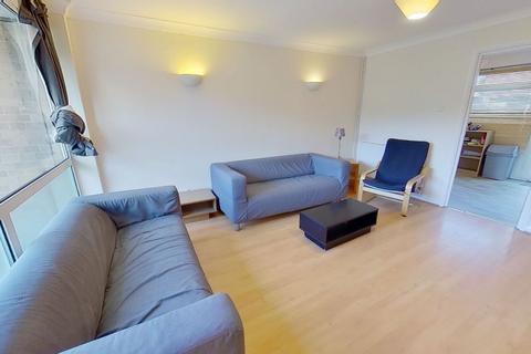 3 bedroom semi-detached house to rent, Guildford Park Avenue, Guildford