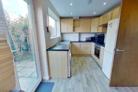 3 bedroom semi-detached house to rent, Guildford Park Avenue, Guildford