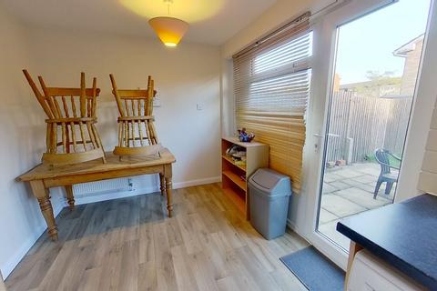 3 bedroom semi-detached house to rent, Guildford Park Avenue, Guildford