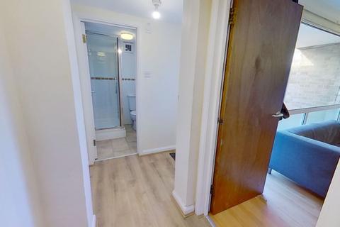 3 bedroom semi-detached house to rent, Guildford Park Avenue, Guildford
