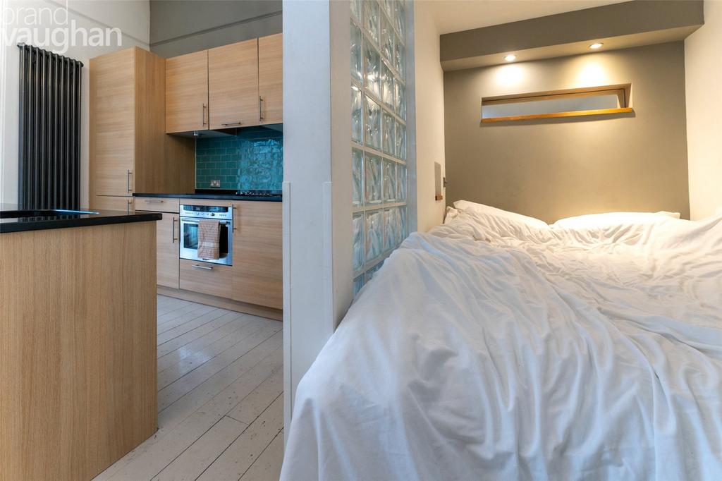 Apartment in Brighton - View 4