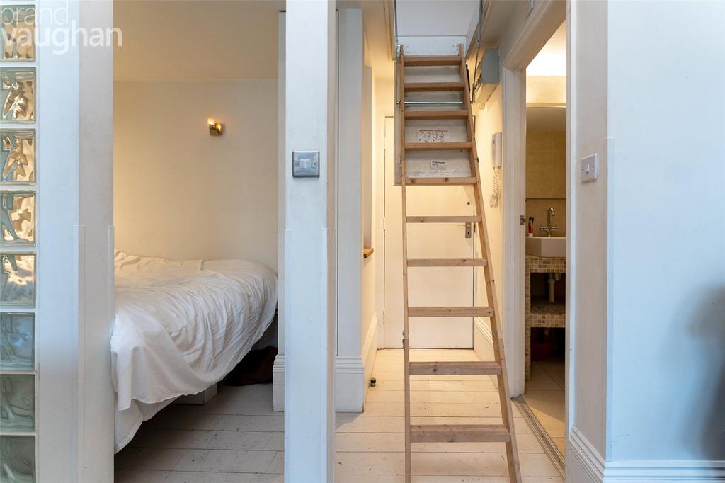 Apartment in Brighton - More