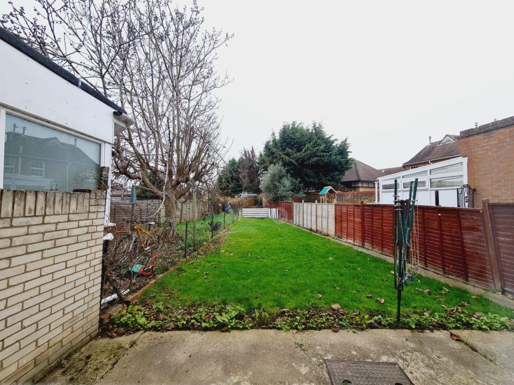 Bell Lane, EN3 3 bed house £1,800 pcm (£415 pw)
