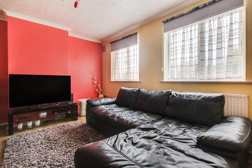 Peel Way, Tividale, Oldbury, B69 2 bed apartment £82,000