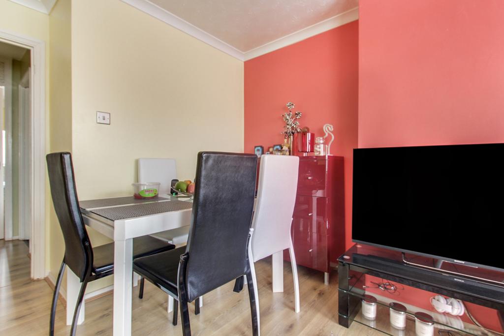 Peel Way, Tividale, Oldbury, B69 2 bed apartment £82,000