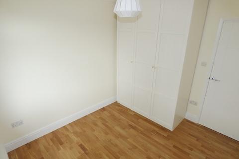 2 bedroom apartment to rent, Broomfield Road, Kew, Richmond TW9